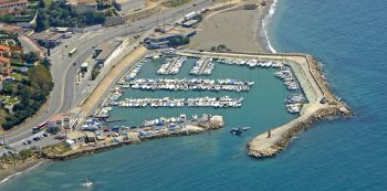 Puerto Deportivo El Candado