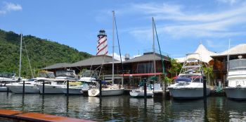 Crews Inn Hotel and Yacht Club