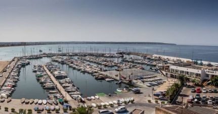 Club Marítimo San Antonio de la Playa Marina