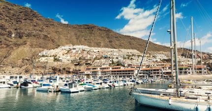 Puert Deportivo de los Gigantes Marina