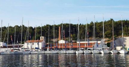 Yacht Club Milna Marina