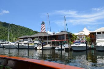 Crews Inn Hotel and Yacht Club