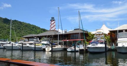 Crews Inn Hotel and Yacht Club Marina