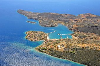 Nisís Trizónia Marina