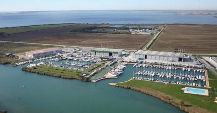 Ausa Corno Capan River Port Marina