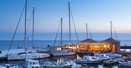 Marina Zlatan Otok Hvar Marina