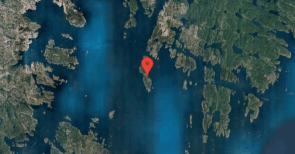 Dvergsøya Island Anchorage