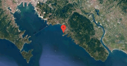 Lerici Spiagetta dietro al castello Anchorage