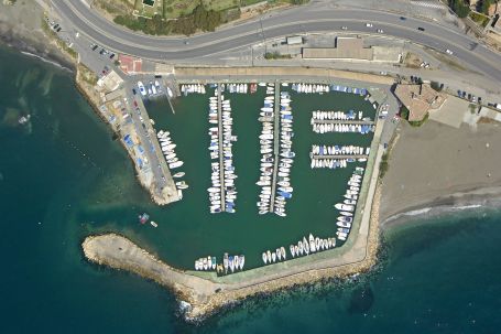Puerto Deportivo El Candado Marina