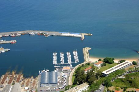 Club Marítimo de Oza O Puntal Marina
