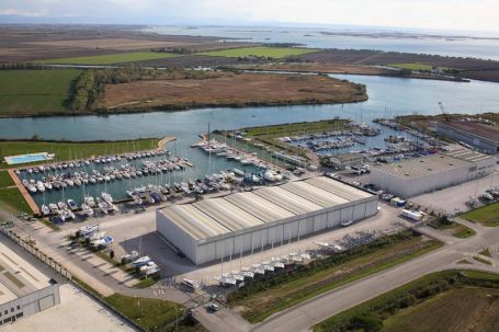 Ausa Corno Capan River Port Marina