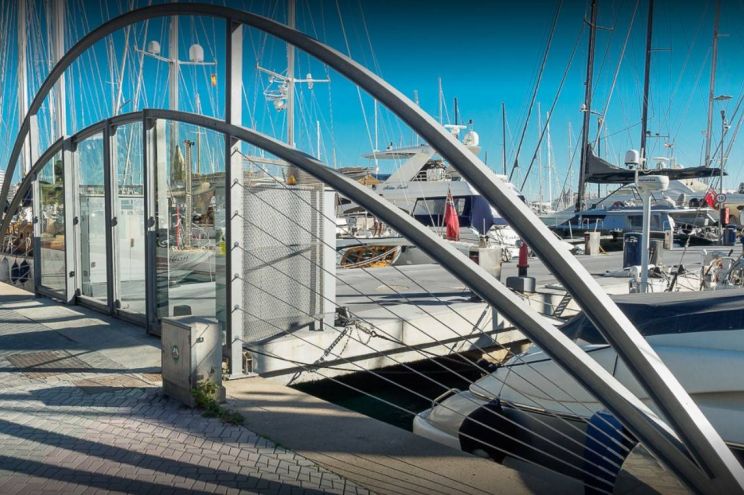 Pantalán del Mediterráneo Marina