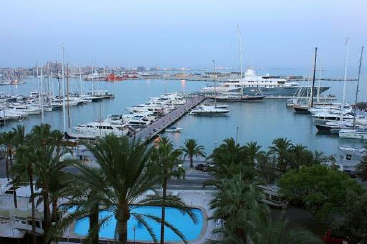 Pantalán del Mediterráneo Marina