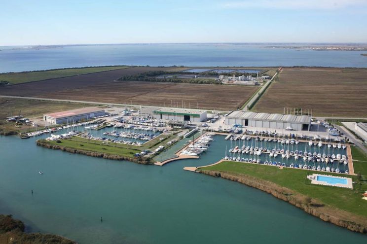 Ausa Corno Capan River Port Marina