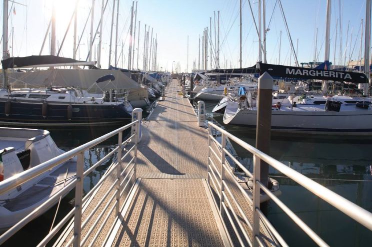 Ausa Corno Capan River Port Marina