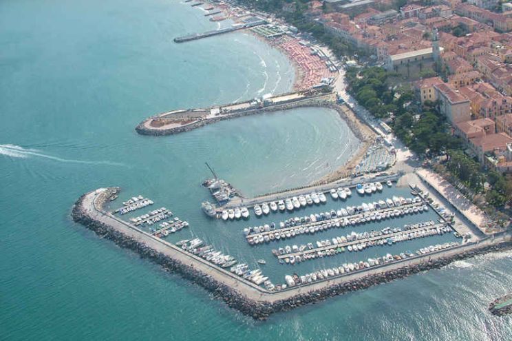 Porto Diano Marina Marina