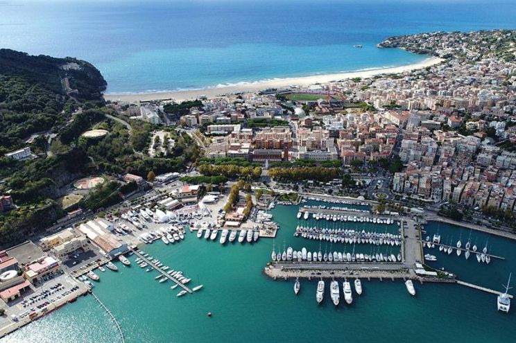 Base Nautica Flavio Gioia Marina