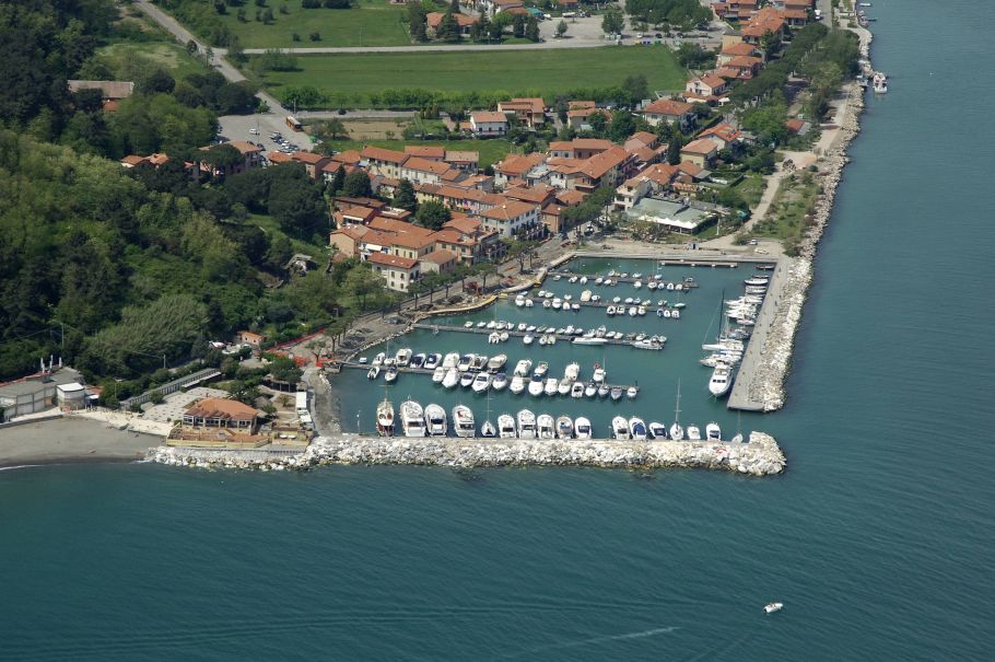 Porticciolo di Bocca di Magra Marina