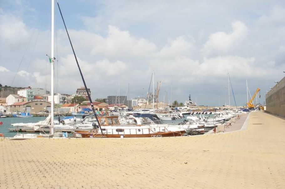 Nautica Tricoli Marina